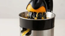 Espremedor Manual de Laranja de Inox: Ele Realmente Não Passa Gosto Para o Suco Como o de Plástico?