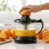 Qual Espremedor de Laranja Desperdiça Menos Fruta e Extrai Mais Suco Por Unidade?